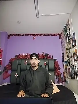 ashtoncooperr online show from December 2025 04:05:01 PM