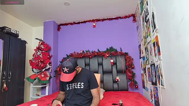 ashtoncooperr online show from December 2025 06:25:02 PM