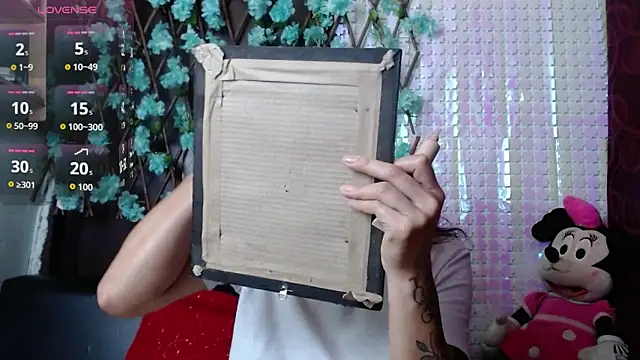 Snapshot of darling_hott chatting on September 2025 11:10:02 AM darling hott online show from September 2025 11:10:02 AM