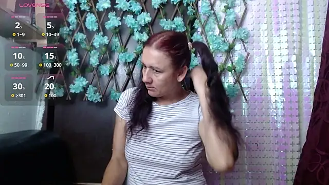 Snapshot of darling_hott chatting on September 2025 08:37:02 AM darling hott online show from September 2025 08:37:02 AM