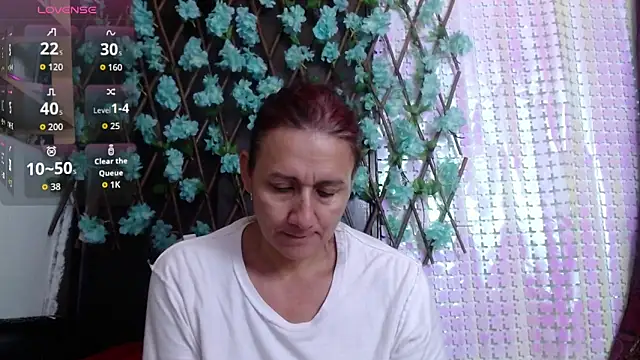 Snapshot of darling_hott chatting on October 2025 09:40:02 AM darling hott online show from October 2025 09:40:02 AM