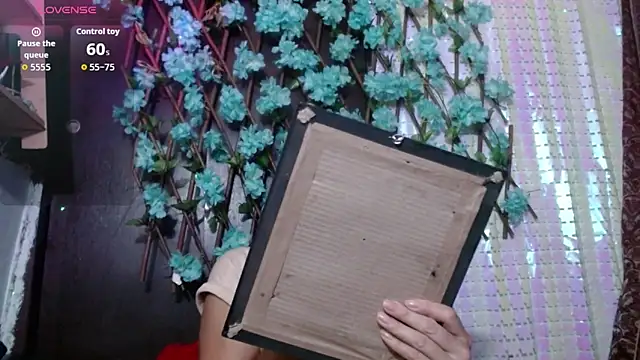 Snapshot of darling_hott chatting on October 2025 10:33:02 AM darling hott online show from October 2025 10:33:02 AM