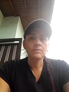 Snapshot of darling_hott chatting on November 2025 04:20:01 PM darling hott online show from November 2025 04:20:01 PM