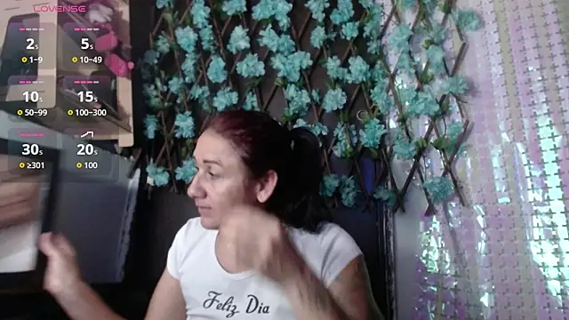 Snapshot of darling_hott chatting on November 2025 09:36:01 AM darling hott online show from November 2025 09:36:01 AM