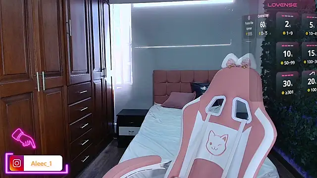 Snapshot of Aleecandrews chatting on October 2025 07:22:02 PM Aleecandrews online show from October 2025 07:22:02 PM