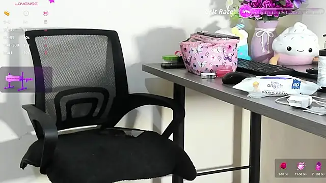 Snapshot of LussieWillow chatting on February 2026 11:43:02 AM LussieWillow online show from February 2026 11:43:02 AM