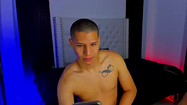 Latin Boyss  online show from October 2025 07:47:01 PM