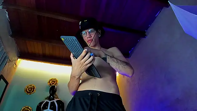 david huge online show from November 2025 01:33:02 PM