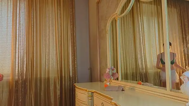 EadlinGillim online show from November 2025 05:29:02 AM