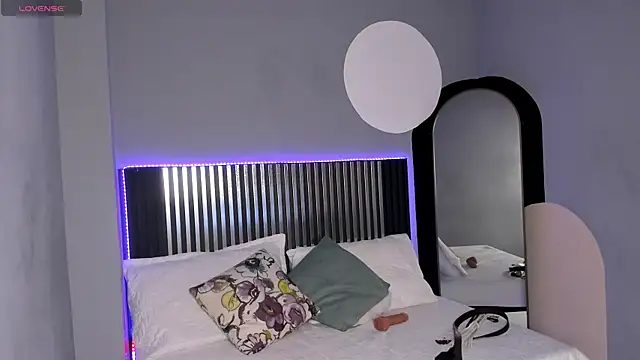 Emilybeltons online show from October 2025 08:06:02 PM