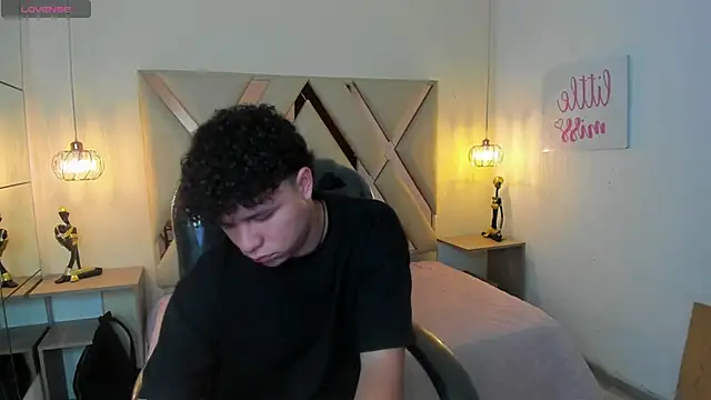 BenjaminBottonn online show from September 2025 08:09:01 PM