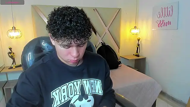 BenjaminBottonn online show from September 2025 07:36:01 PM