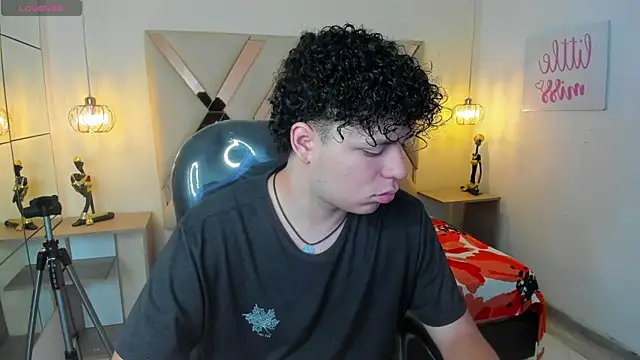 BenjaminBottonn online show from September 2025 07:03:02 PM