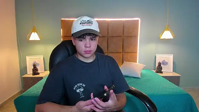 BenjaminBottonn online show from September 2025 08:08:02 PM