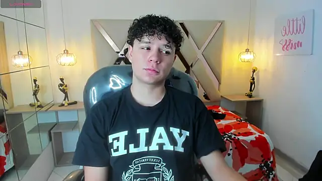 BenjaminBottonn online show from September 2025 07:48:01 PM