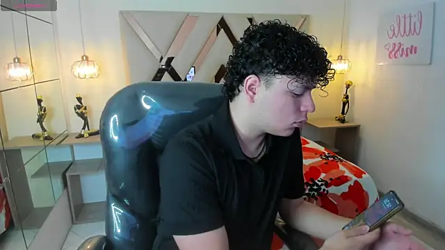 BenjaminBottonn online show from September 2025 07:37:02 PM