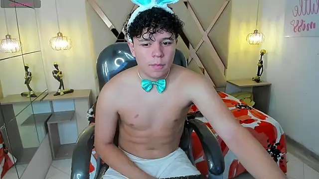 BenjaminBottonn online show from September 2025 07:47:01 PM