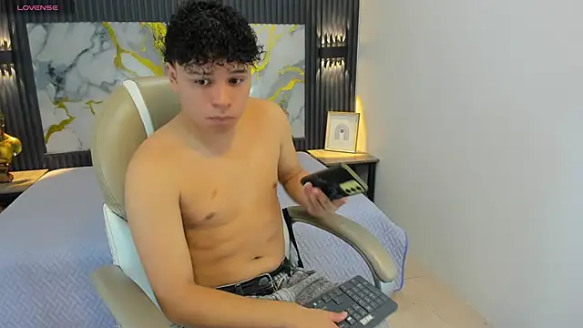 BenjaminBottonn online show from September 2025 08:00:02 PM