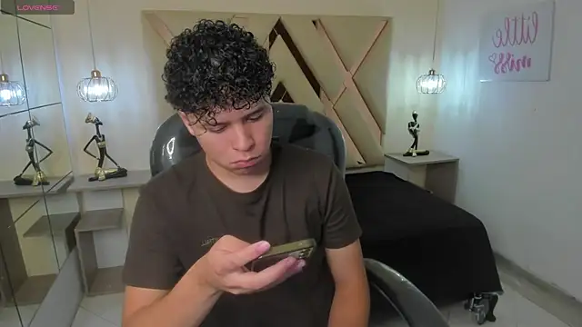 BenjaminBottonn online show from October 2025 07:44:02 PM