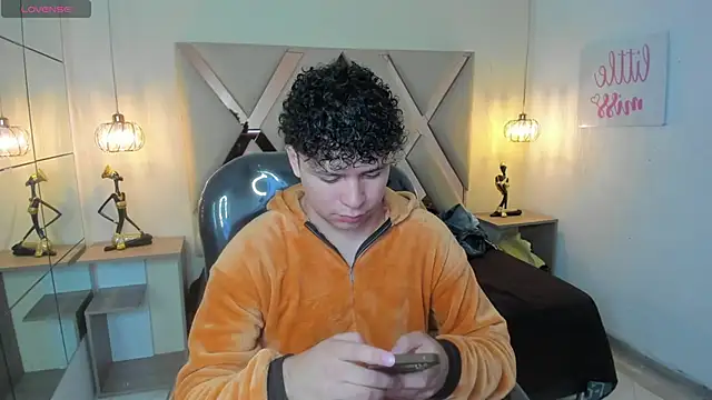 BenjaminBottonn online show from October 2025 07:45:01 PM