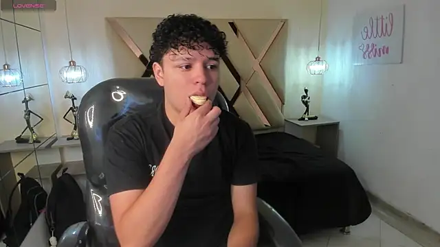 BenjaminBottonn online show from October 2025 07:45:02 PM