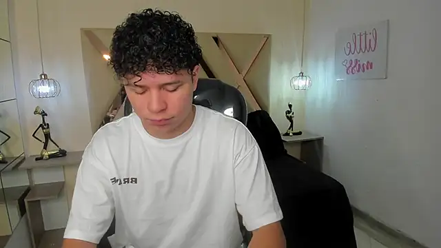 BenjaminBottonn online show from October 2025 07:46:02 PM