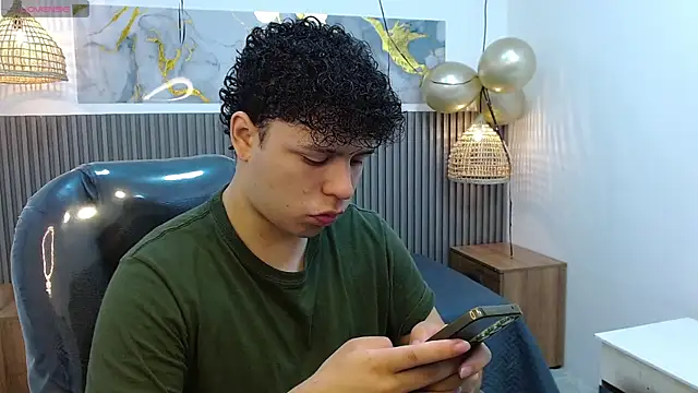 BenjaminBottonn online show from October 2025 08:20:01 PM