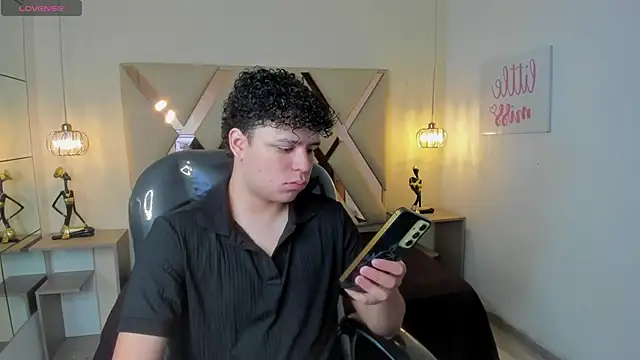 BenjaminBottonn online show from October 2025 07:47:02 PM