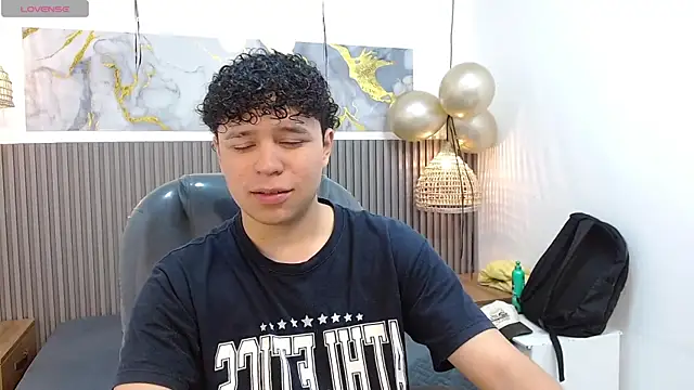 BenjaminBottonn online show from October 2025 07:59:01 PM