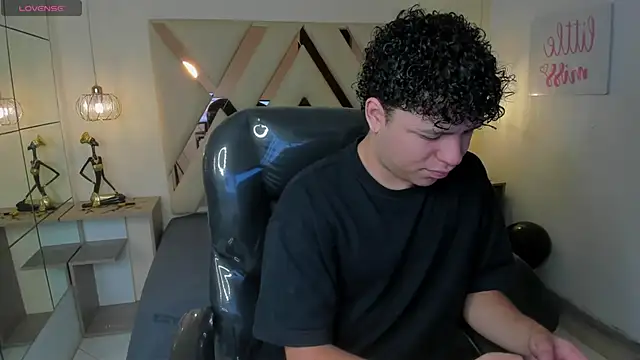 BenjaminBottonn online show from October 2025 07:58:02 PM