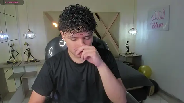 BenjaminBottonn online show from October 2025 07:34:02 PM