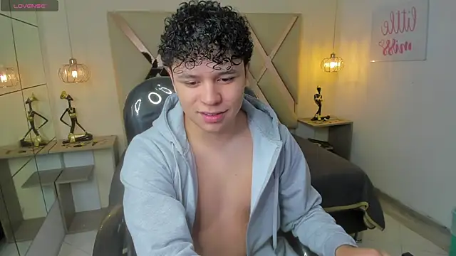 BenjaminBottonn online show from October 2025 08:14:02 PM