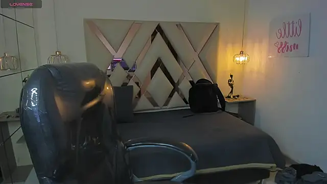 BenjaminBottonn online show from October 2025 07:51:01 PM