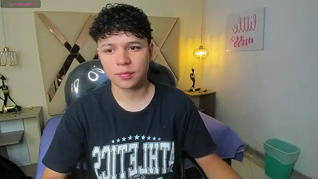 BenjaminBottonn online show from November 2025 07:48:02 PM