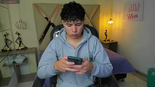 BenjaminBottonn online show from November 2025 08:20:02 PM