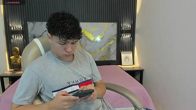 BenjaminBottonn online show from November 2025 07:59:01 PM