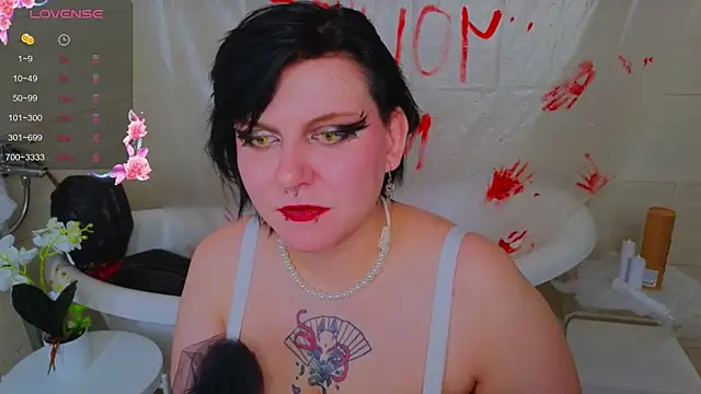 bluelunaray online show from October 2025 10:05:01 AM