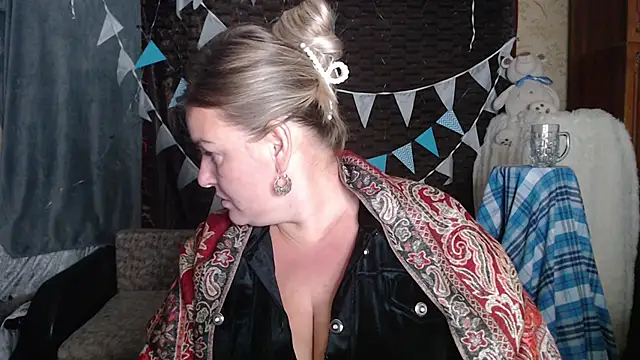 NikaSkylink online show from October 2025 06:59:01 PM