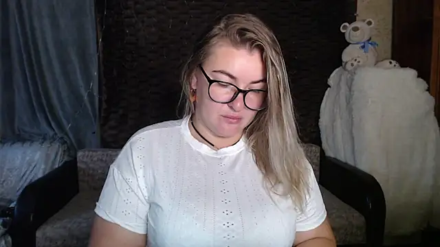 NikaSkylink online show from October 2025 03:51:02 AM