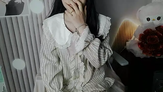 Emachiii online show from November 2025 02:43:01 AM