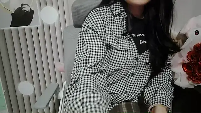 Emachiii online show from December 2025 06:21:01 AM