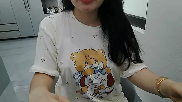 Emachiii online show from May 2026 01:43:02 AM