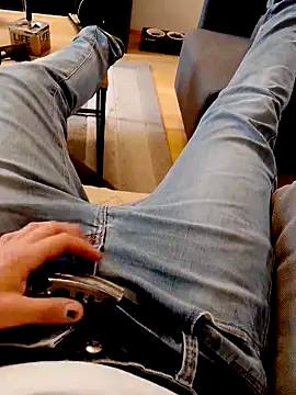 Holly-97 online show from April 2026 04:01:01 PM