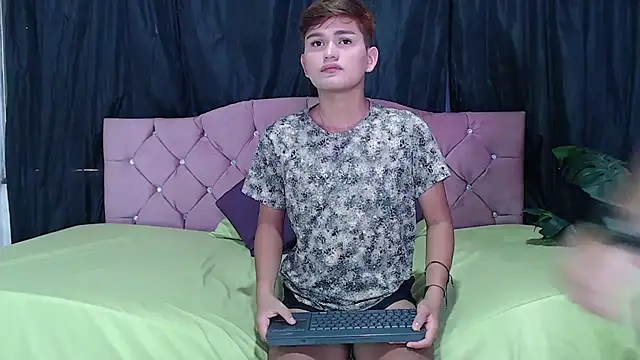 daring sexy boys online show from November 2025 07:05:01 PM