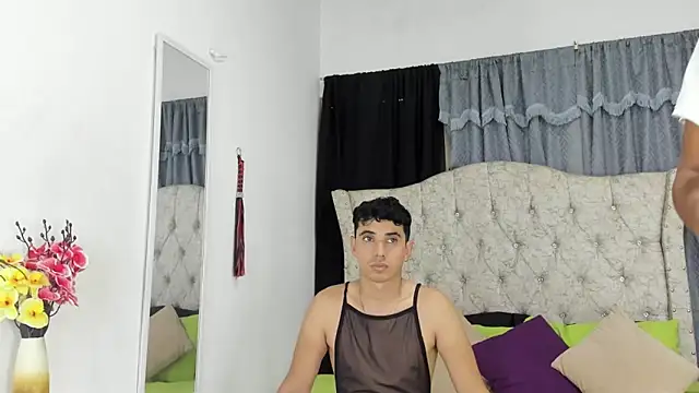 daring sexy boys online show from November 2025 07:03:01 PM