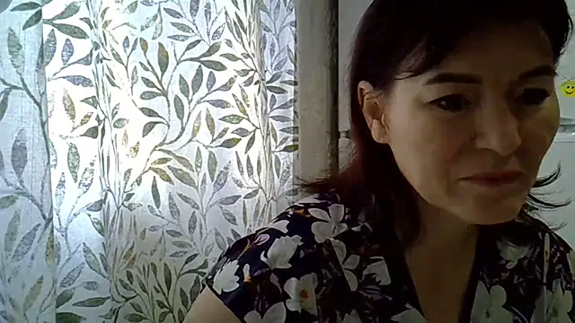 Krystal 82 online show from December 2025 09:18:01 AM