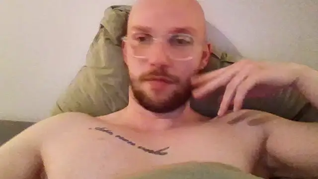 Snapshot of Mrlarox chatting on March 2026 05:41:02 PM Mrlarox online show from March 2026 05:41:02 PM