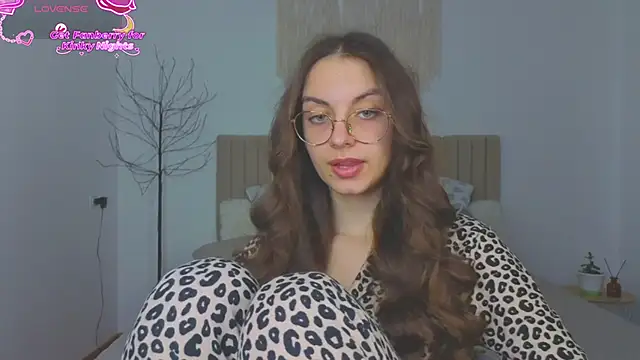 Snapshot of Real_cutie1 chatting on December 2025 02:01:01 PM Real cutie1 online show from December 2025 02:01:01 PM