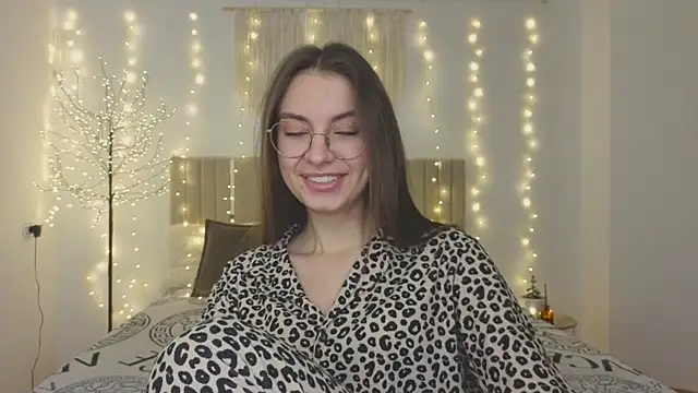 Snapshot of Real_cutie1 chatting on December 2025 01:51:02 PM Real cutie1 online show from December 2025 01:51:02 PM