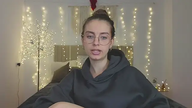 Snapshot of Real_cutie1 chatting on December 2025 03:08:02 PM Real cutie1 online show from December 2025 03:08:02 PM